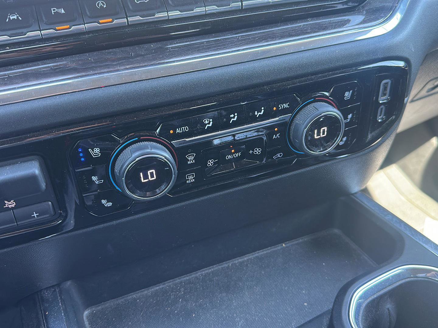 Used 2024 Chevrolet Silverado 1500 LTZ w/ LTZ Premium Package image 24