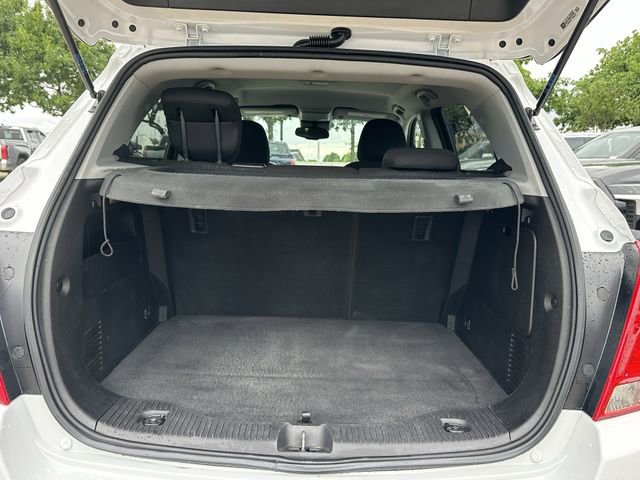 Used 2020 Chevrolet Trax LT w/ LPO, Protection Package FWD image 28