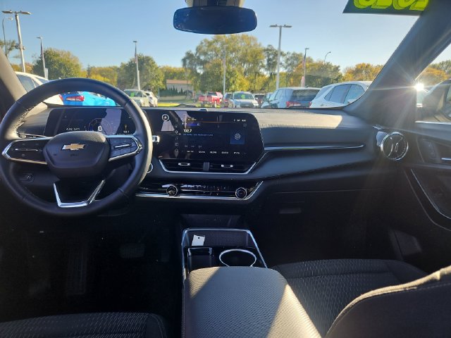 Used 2025 Chevrolet Equinox LT FWD image 12