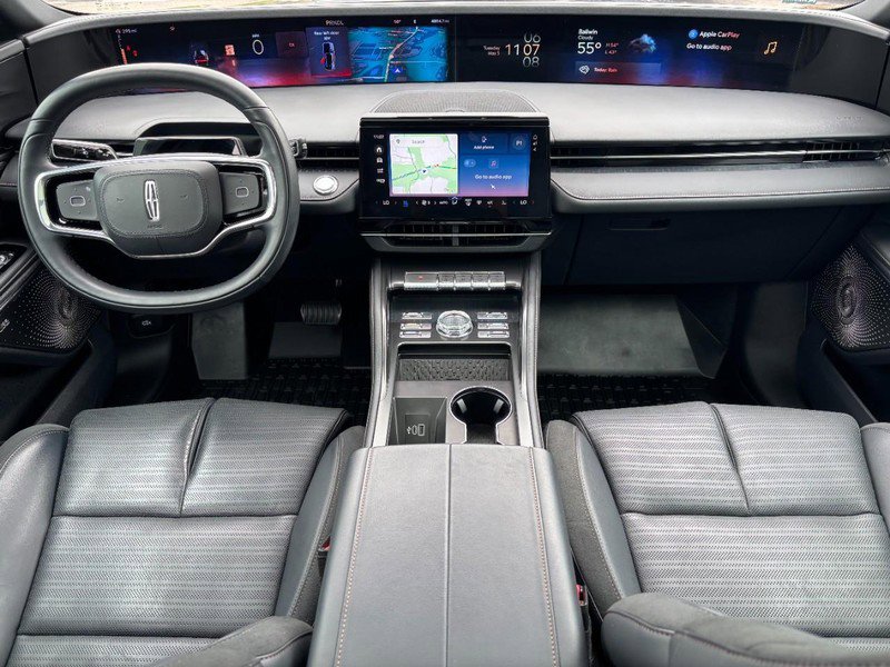 Used 2025 Lincoln Nautilus Reserve AWD/4WD image 13