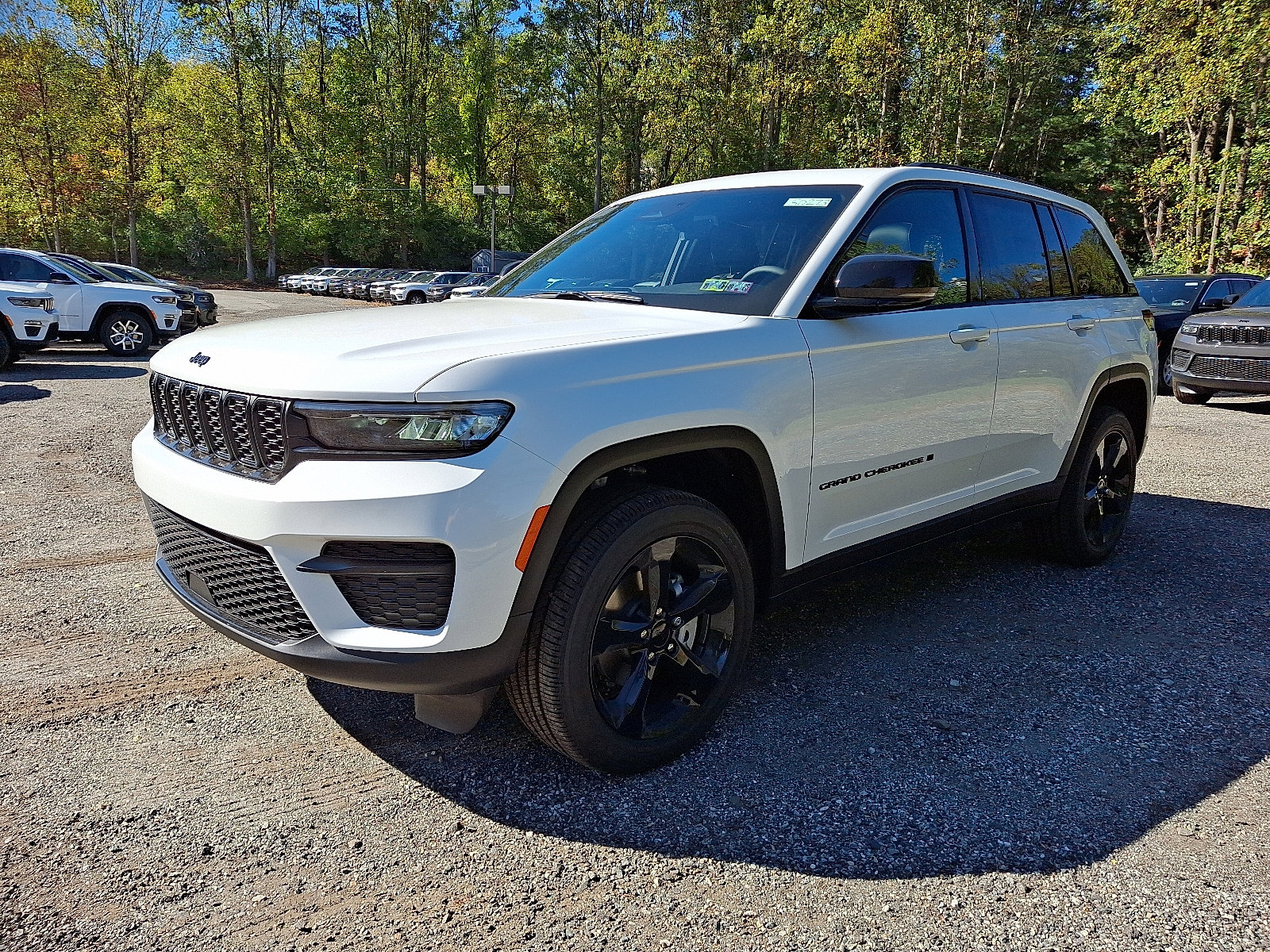 New 2025 Jeep Grand Cherokee Altitude image 2