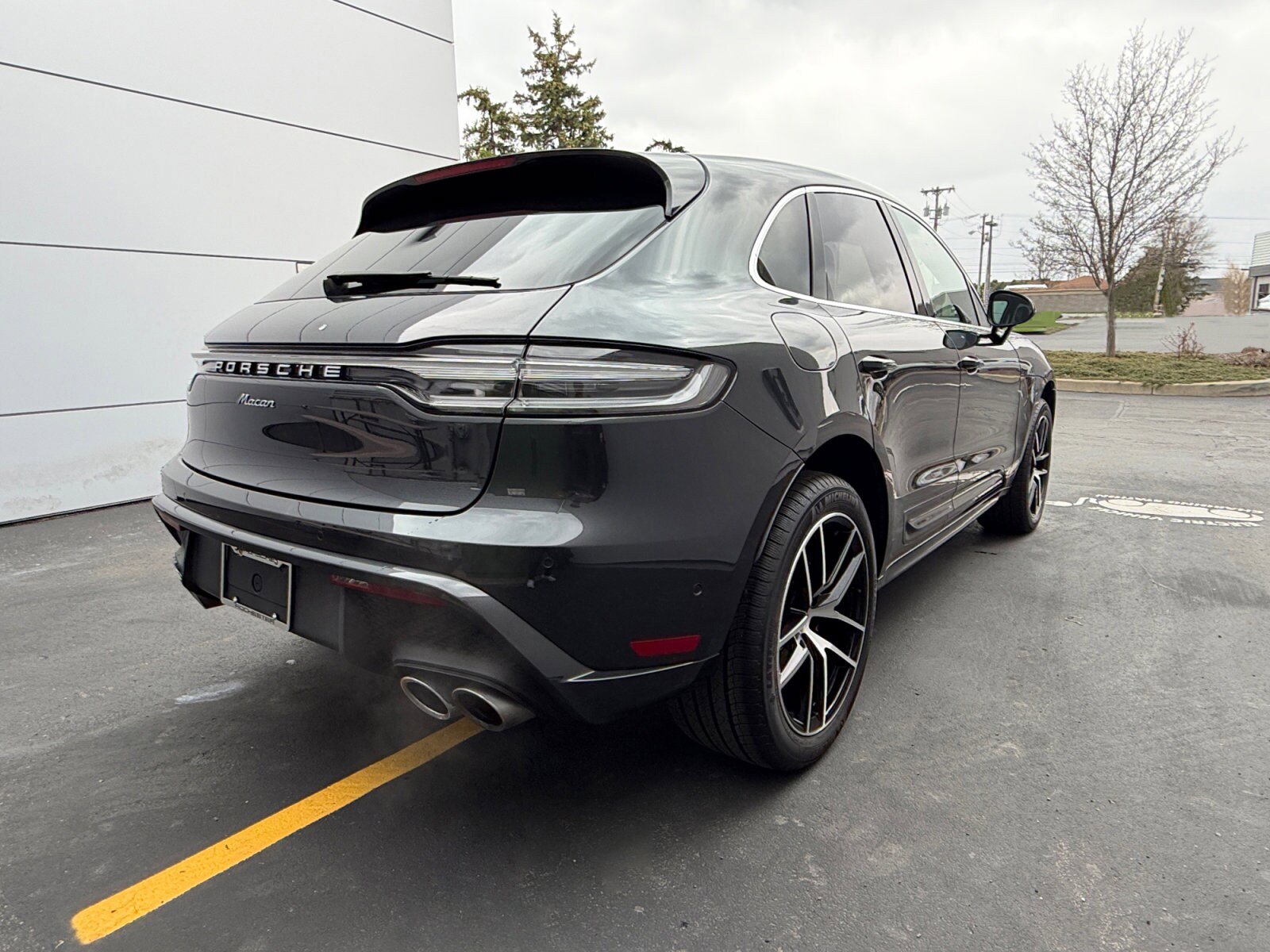 Certified 2025 Porsche Macan AWD/4WD image 13