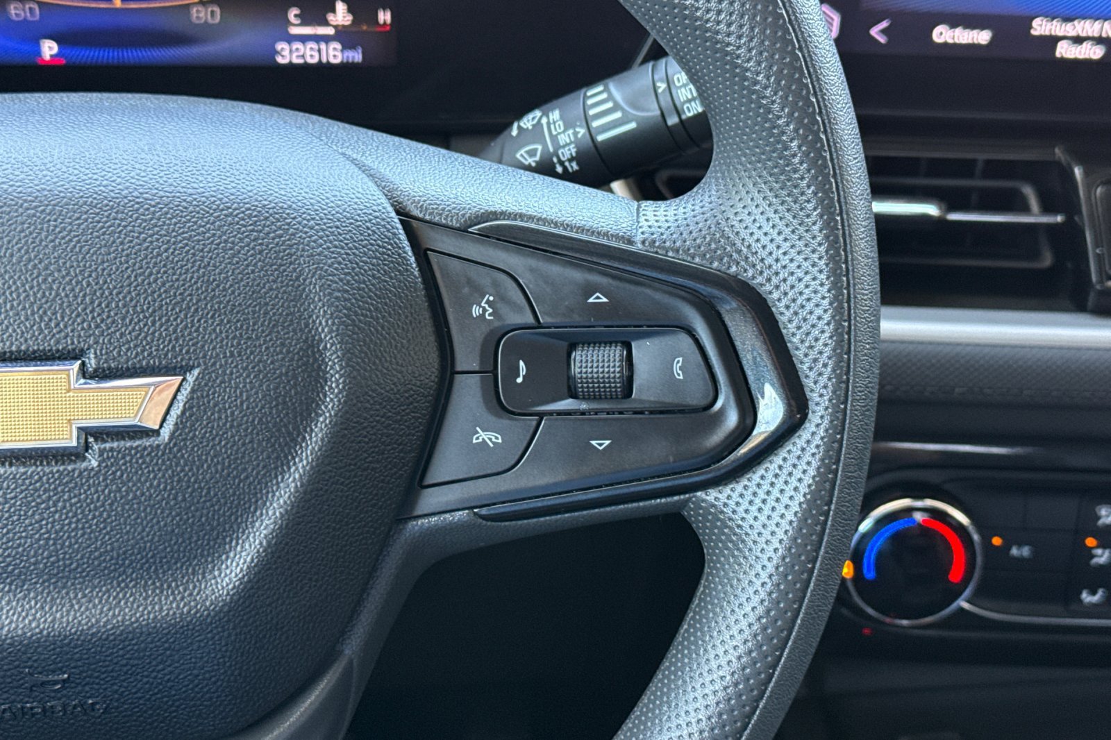 Used 2025 Chevrolet TrailBlazer LT FWD image 35