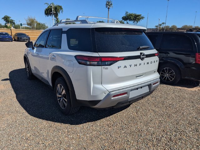 Used 2025 Nissan Pathfinder SL FWD image 9