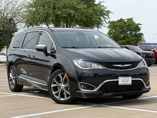 Used 2018 Chrysler Pacifica Limited w/ Tire & Wheel Group image 2
