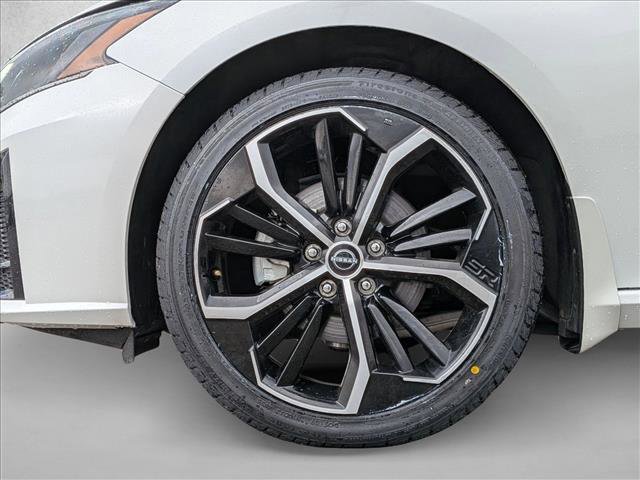 Used 2024 Nissan Altima 2.5 SR w/ SR Premium Package image 24
