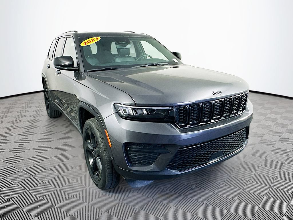 Certified 2023 Jeep Grand Cherokee Altitude AWD/4WD image 2