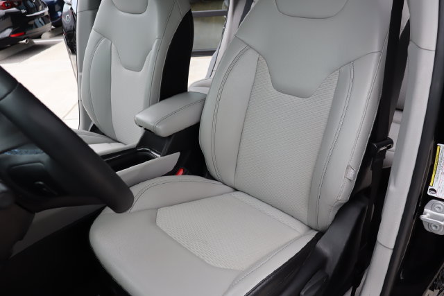 Used 2022 Jeep Compass Latitude FWD image 10