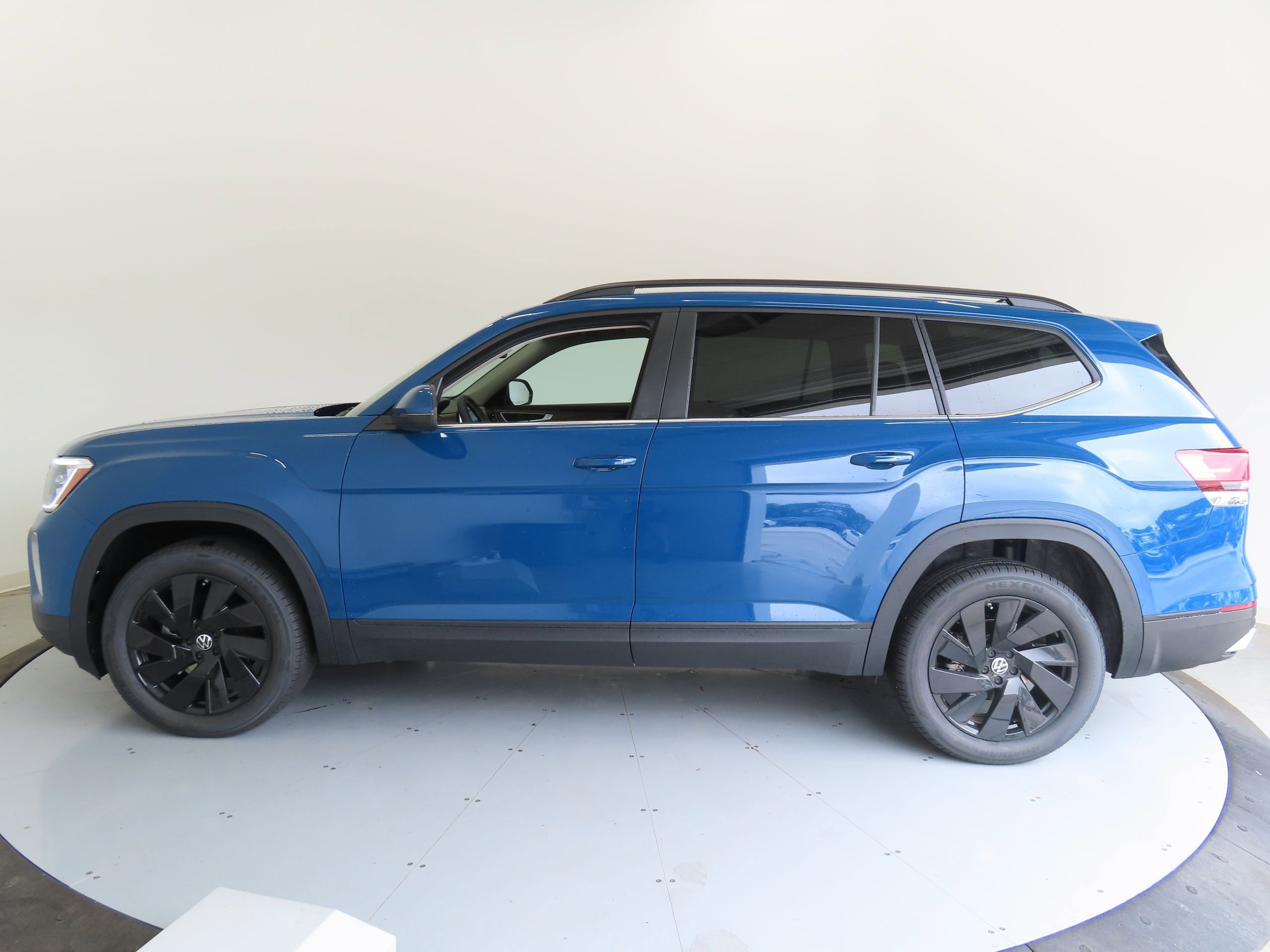 New 2025 Volkswagen Atlas SE FWD image 8