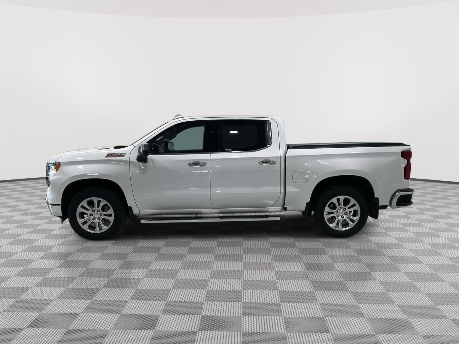 Used 2023 Chevrolet Silverado 1500 LTZ image 2