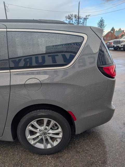 Used 2022 Chrysler Pacifica Touring image 5