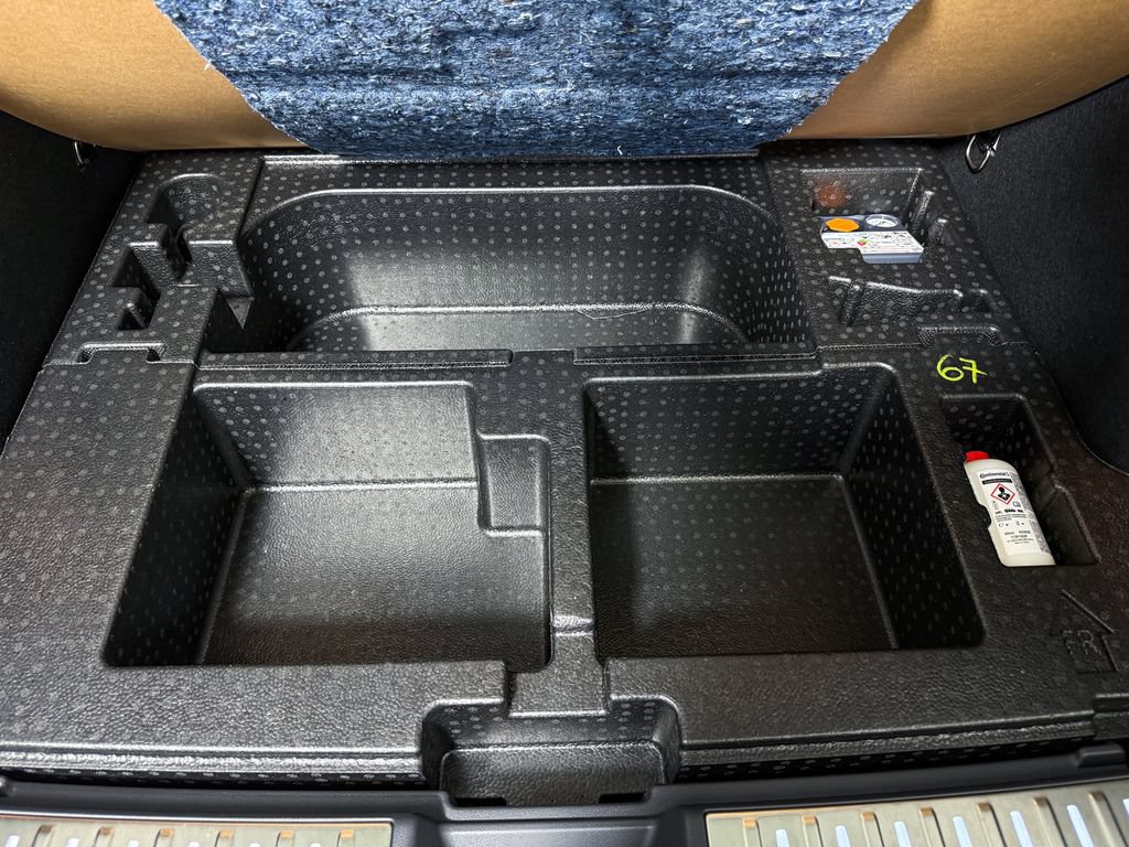 Certified 2025 Nissan Kicks SR w/ SR Premium Package AWD/4WD image 39