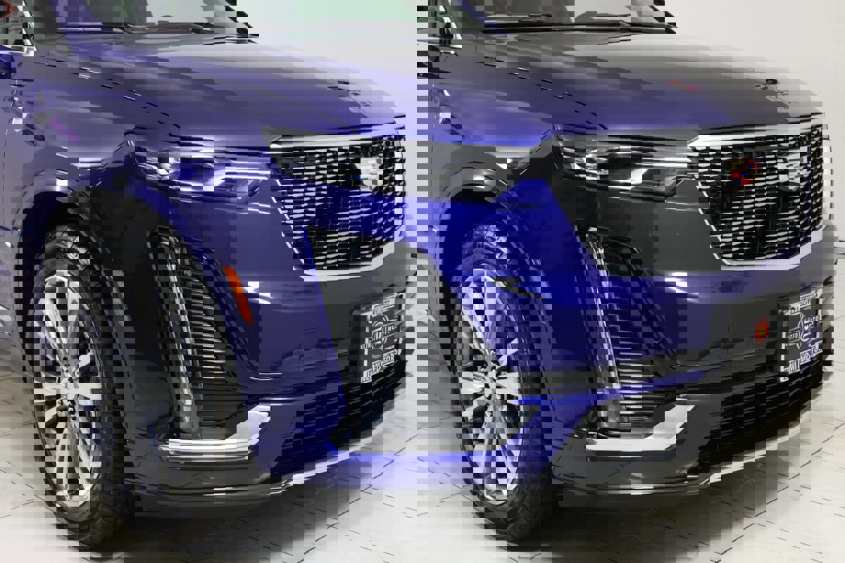 Used 2025 Cadillac XT6 Premium Luxury image 36