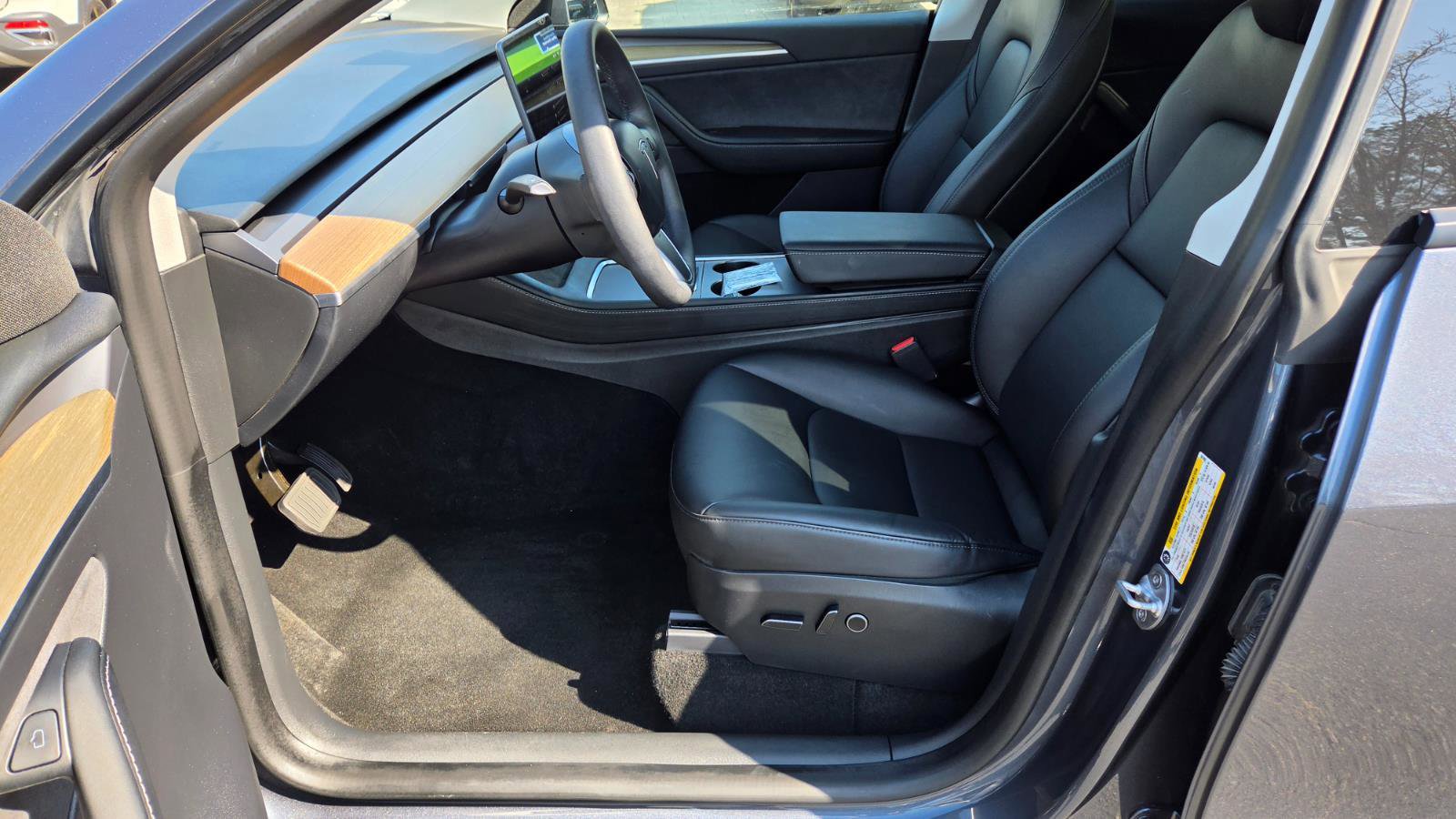 Used 2023 Tesla Model Y Long Range image 31