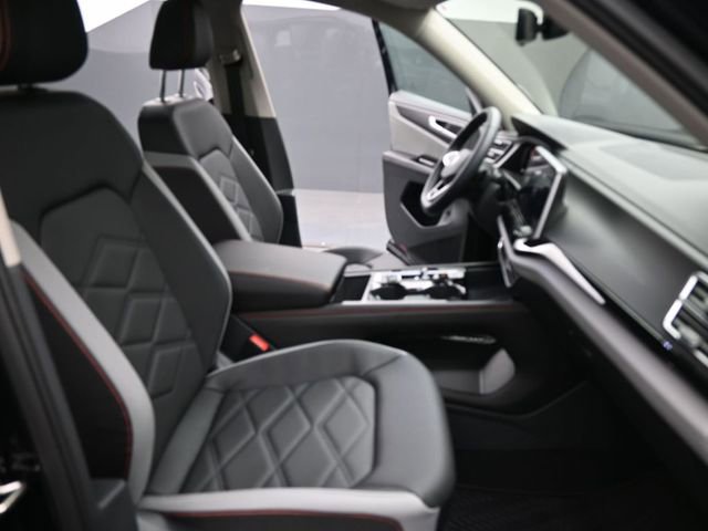 New 2026 Volkswagen Atlas Peak Edition image 14