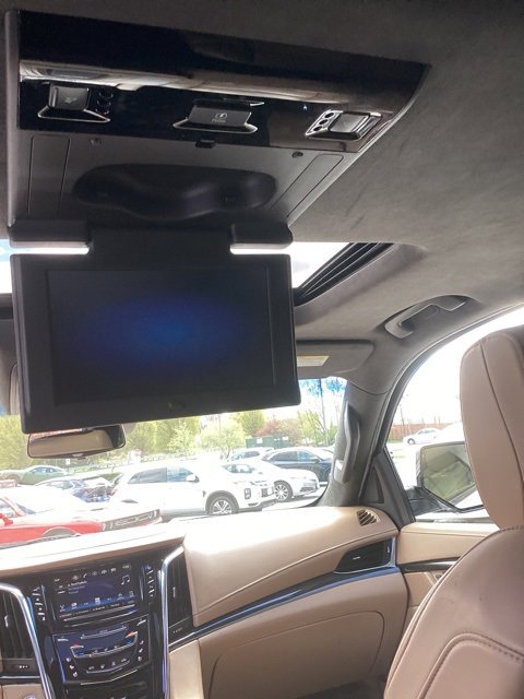 Used 2018 Cadillac Escalade Platinum image 37