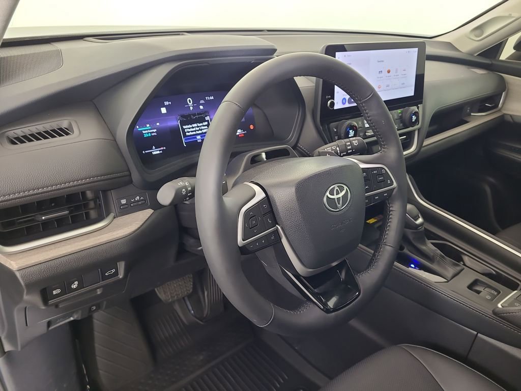 Used 2025 Toyota Grand Highlander AWD image 14