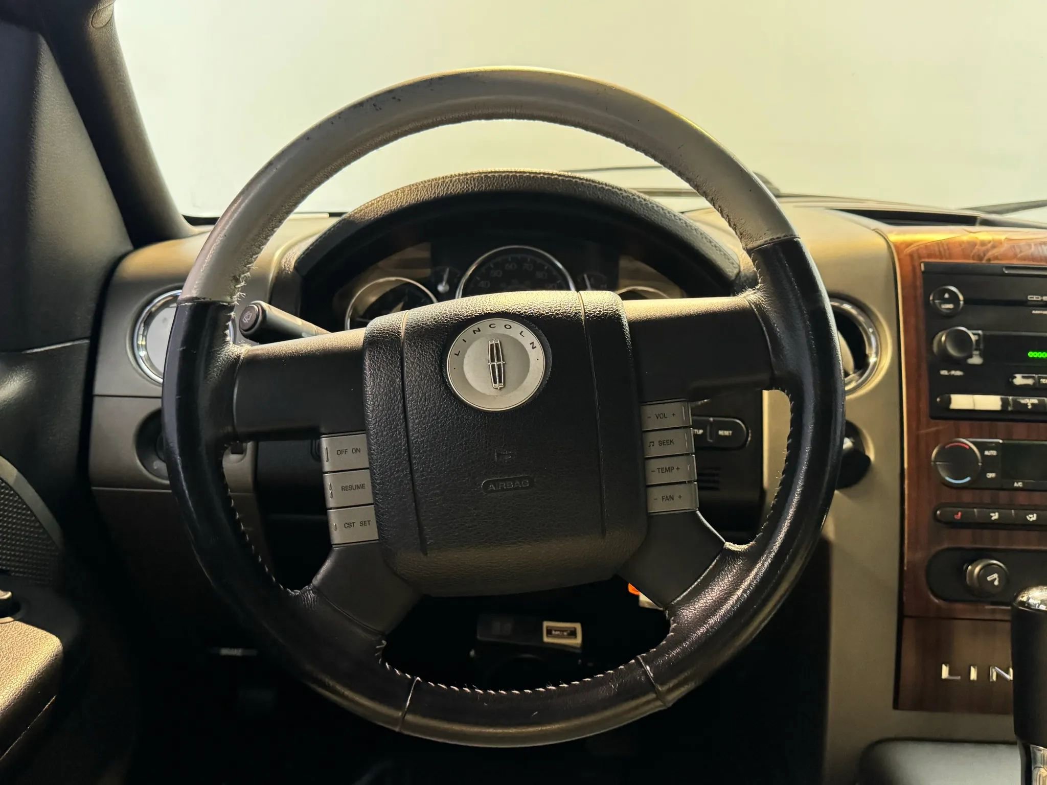 Used 2006 Lincoln Mark LT 4x4 image 11