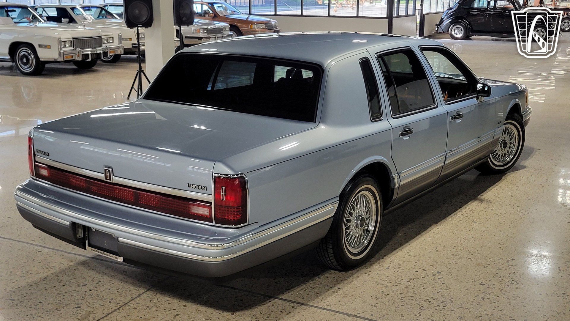 Used 1993 Lincoln Town Car Signature RWD image 35