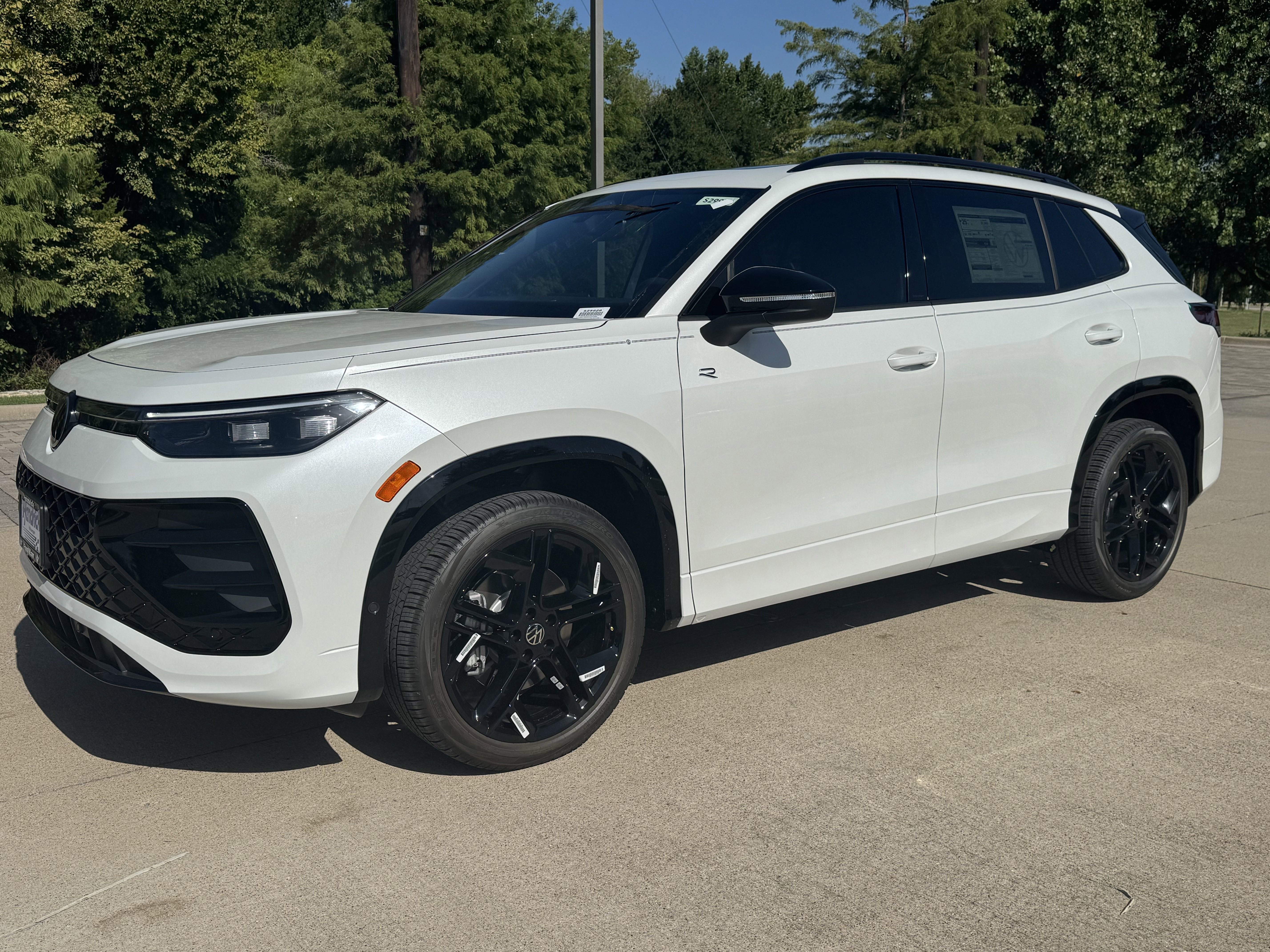 Certified 2026 Volkswagen Tiguan SE R-Line FWD image 32