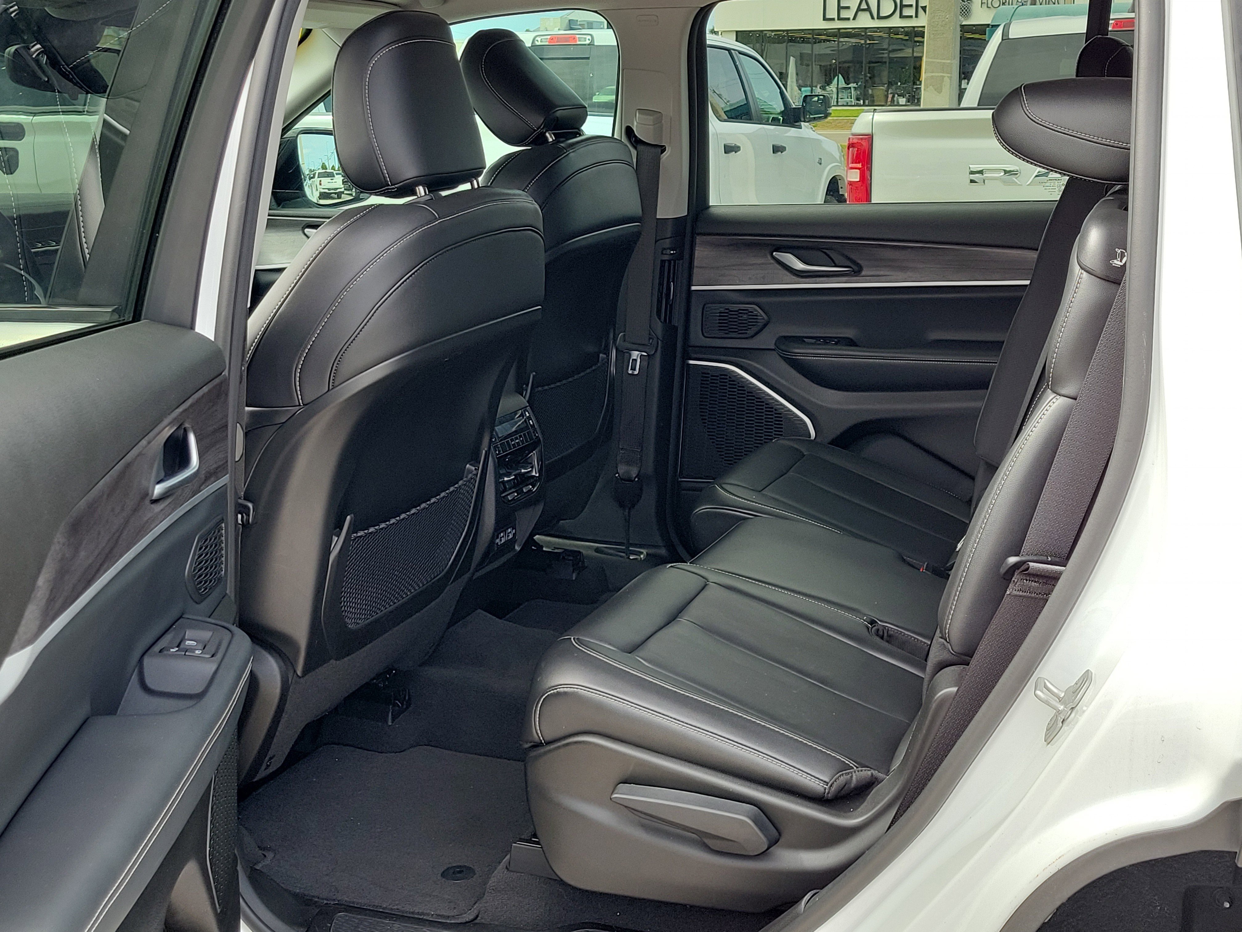 Used 2022 Jeep Grand Cherokee L Limited image 14