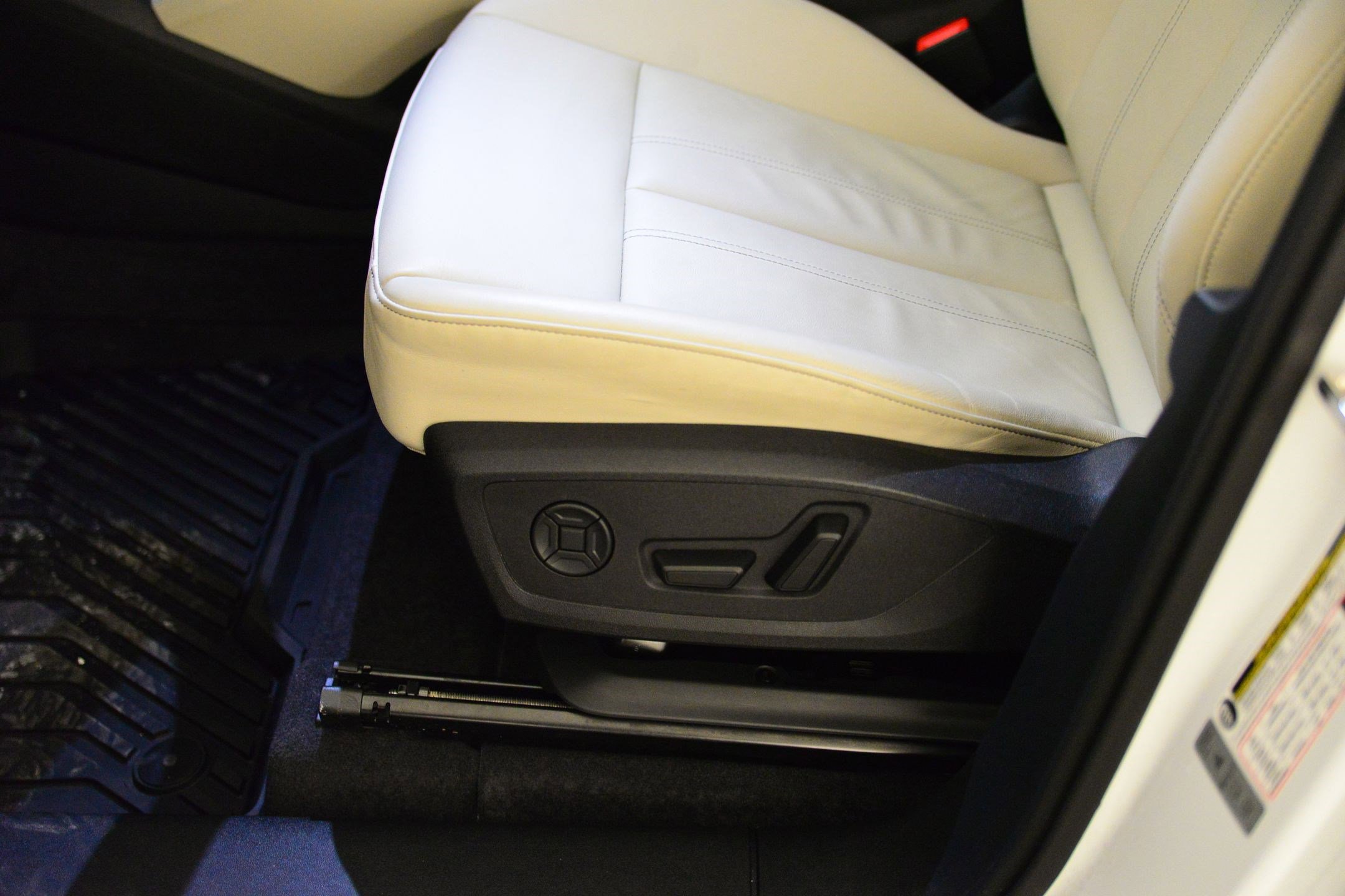 Certified 2025 Audi Q6 e-tron Premium w/ Convenience Package image 25