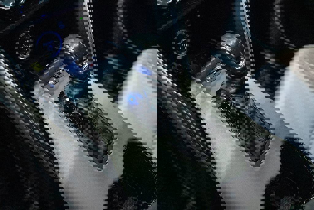 Used 2023 Toyota Venza LE image 28