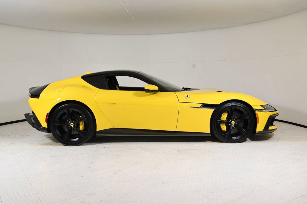 Used 2025 Ferrari 12Cilindri Base image 10