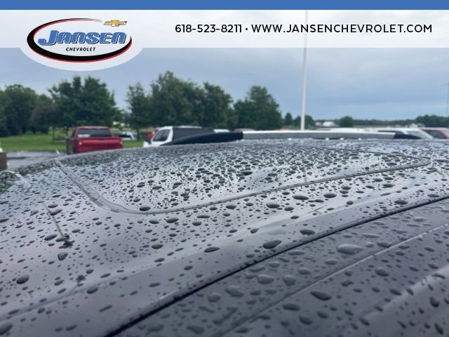 Used 2023 Chevrolet Traverse Premier FWD image 10