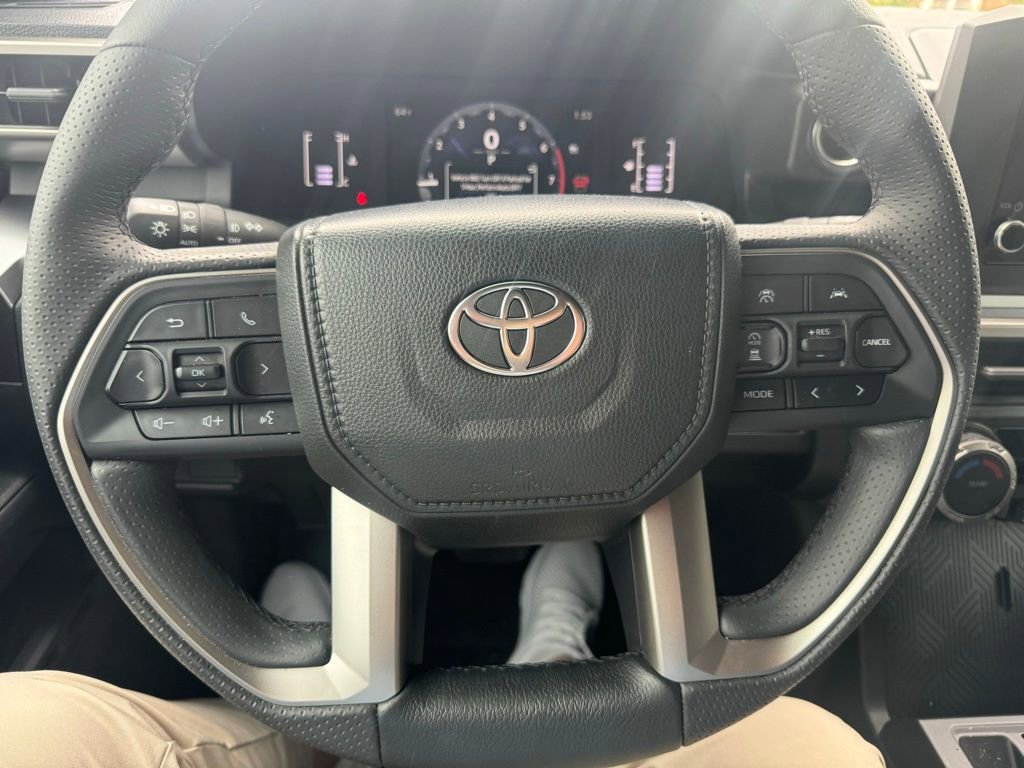 Used 2025 Toyota 4Runner SR5 AWD/4WD image 14
