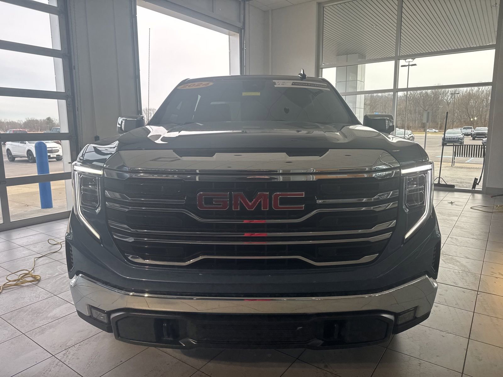 Used 2024 GMC Sierra 1500 SLT image 2