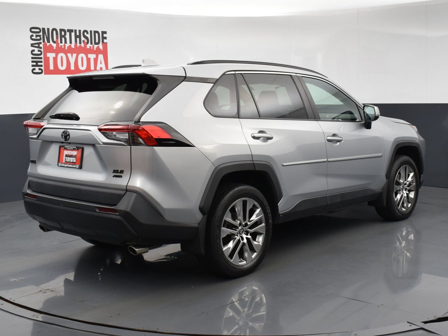 Used 2021 Toyota RAV4 XLE Premium AWD/4WD image 4