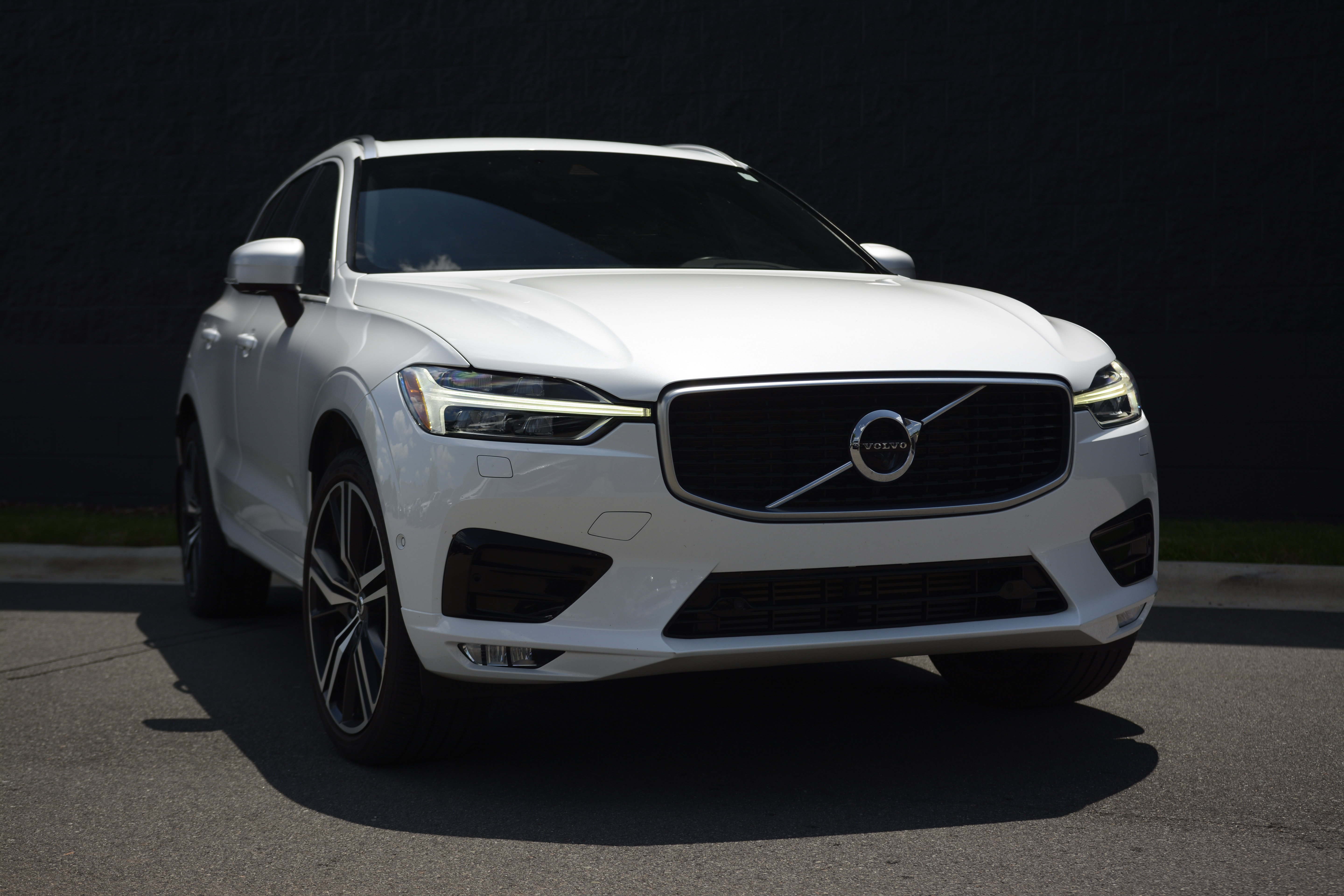 Used 2019 Volvo XC60 T6 R-Design w/ Protection Package Premier AWD/4WD image 9