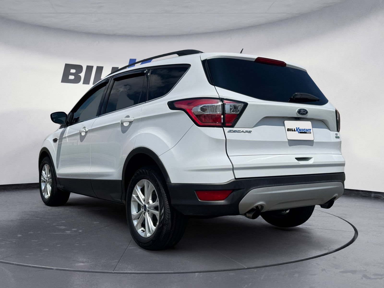 Used 2018 Ford Escape SE FWD image 3