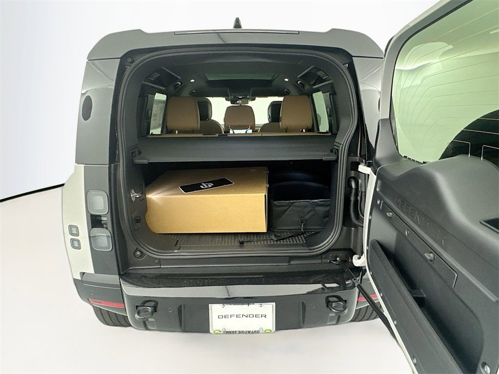 New 2026 Land Rover Defender 110 X-Dynamic SE image 26