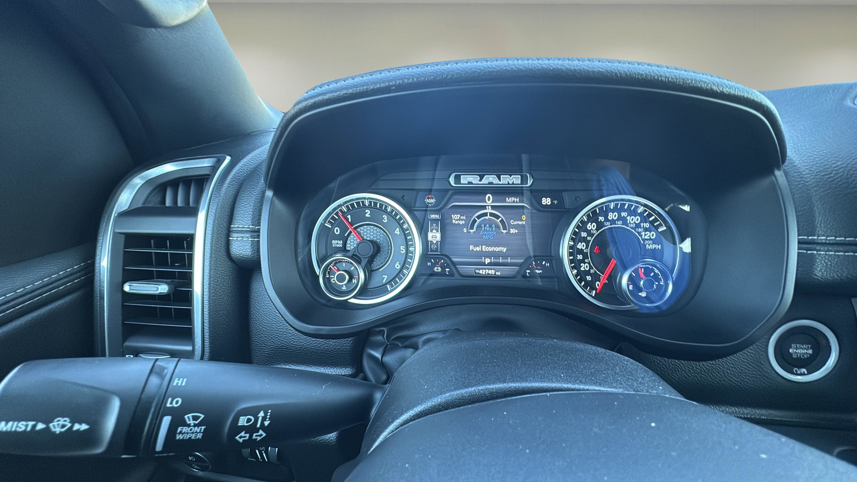 Used 2025 RAM 1500 Laramie AWD/4WD image 12