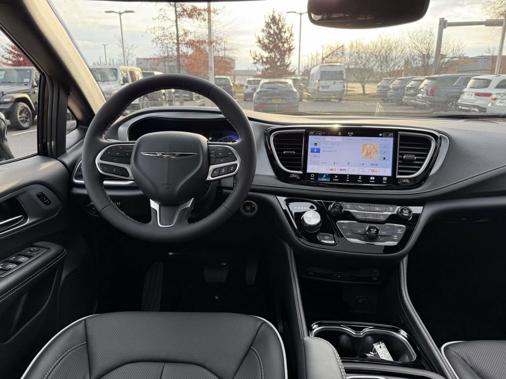 New 2026 Chrysler Pacifica Limited w/ Uconnect Theater Family Group AWD/4WD image 20