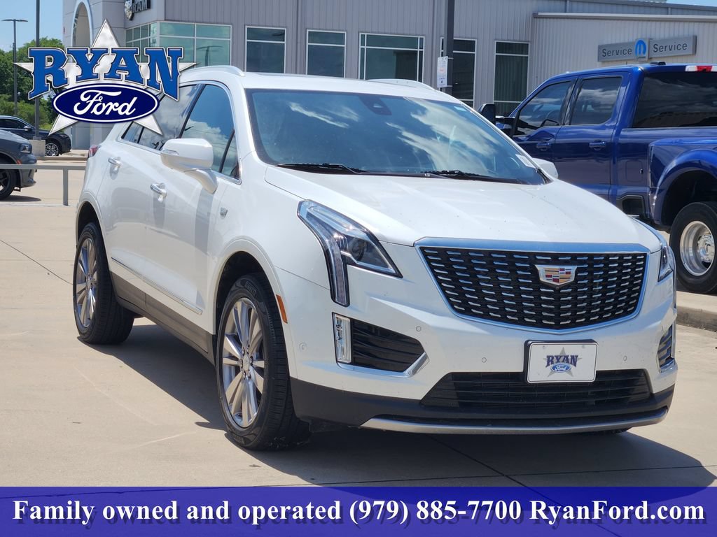 Used 2023 Cadillac XT5 Premium Luxury w/ Technology Package FWD image 2
