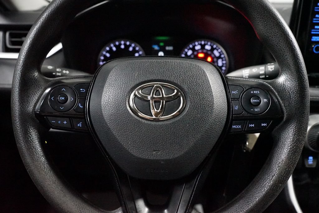 Used 2021 Toyota RAV4 LE FWD image 12