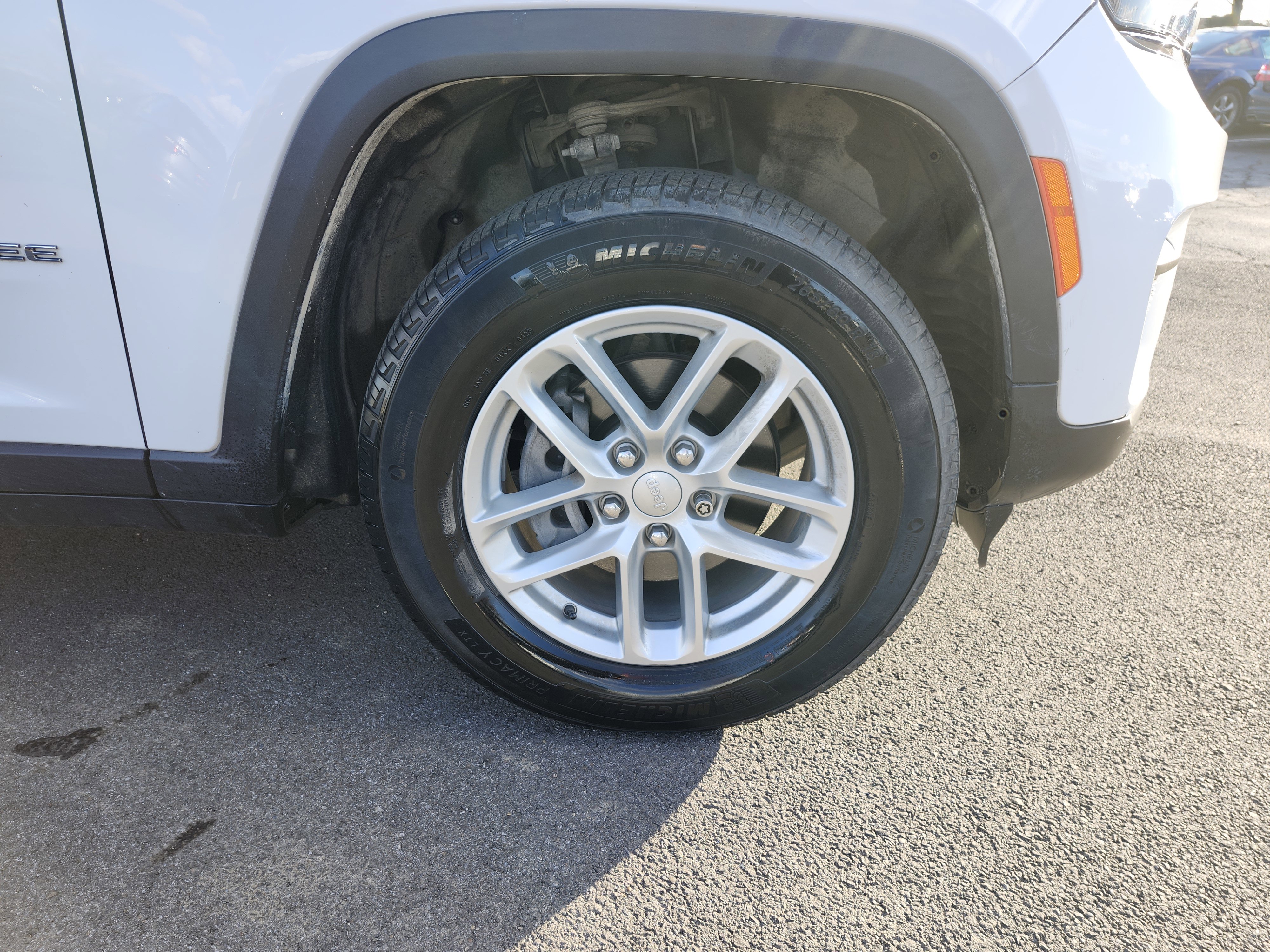 Used 2023 Jeep Grand Cherokee Laredo image 11