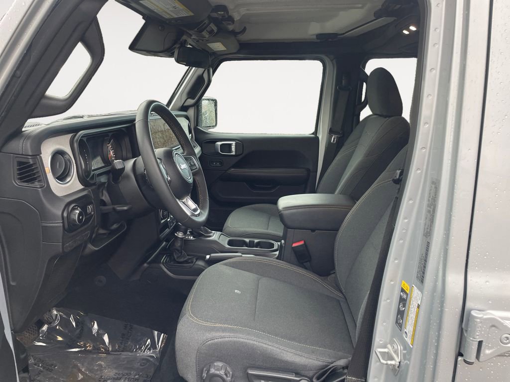 Used 2024 Jeep Wrangler Sahara image 9