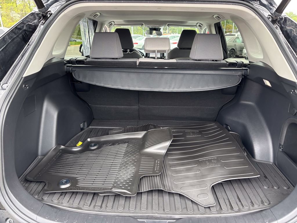Certified 2022 Toyota RAV4 XLE w/ Convenience Package image 47