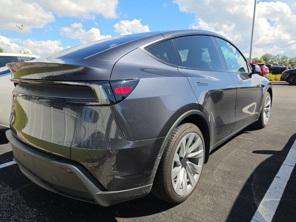 Used 2026 Tesla Model Y 2WD image 18