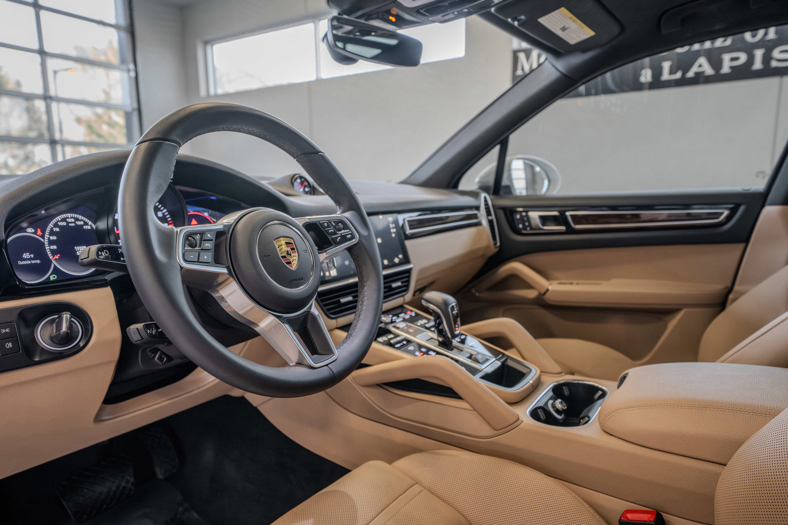 Used 2023 Porsche Cayenne Platinum Edition image 7