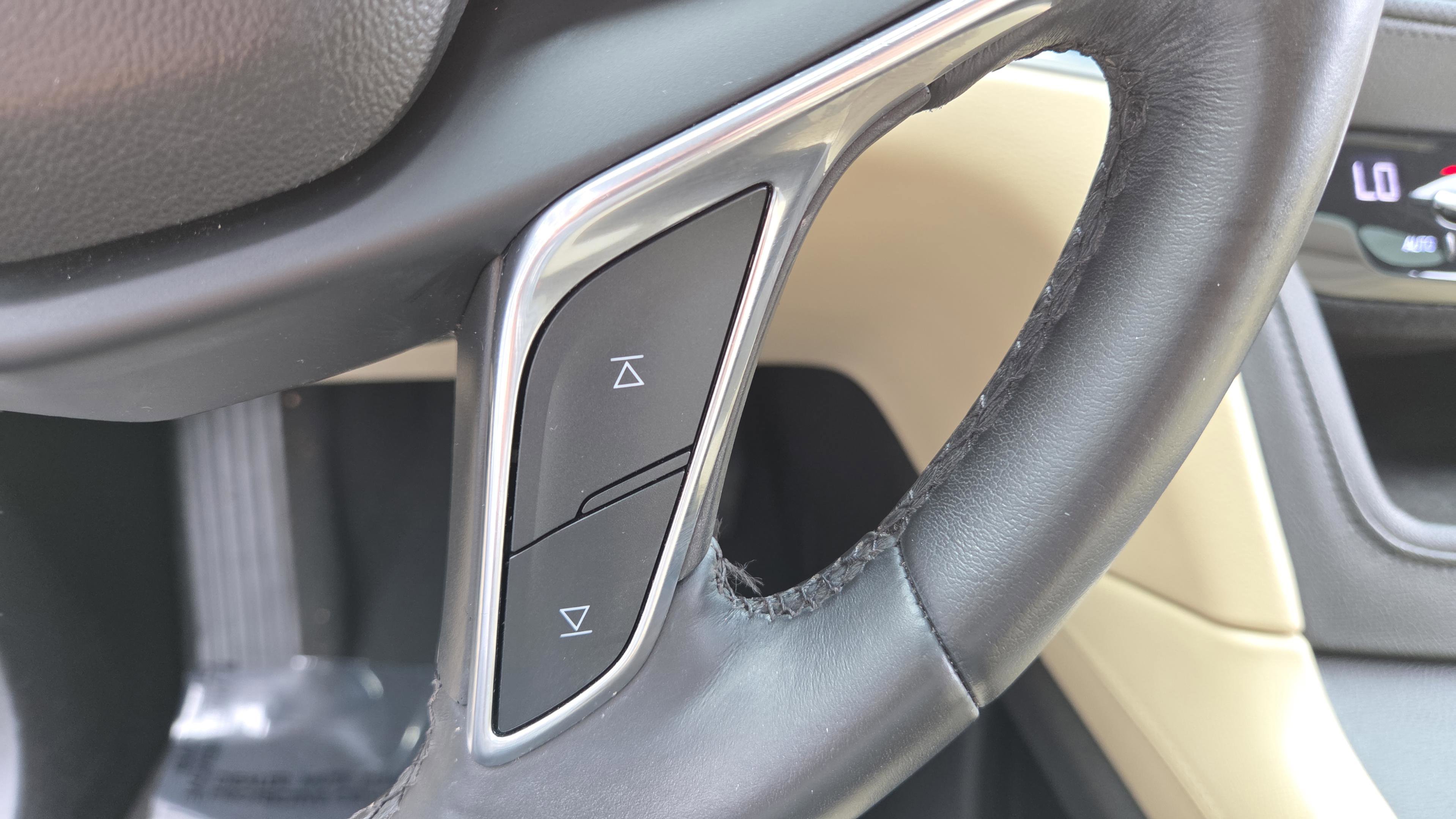 Used 2018 Cadillac XT5 Luxury w/ Driver Awareness Package FWD image 30