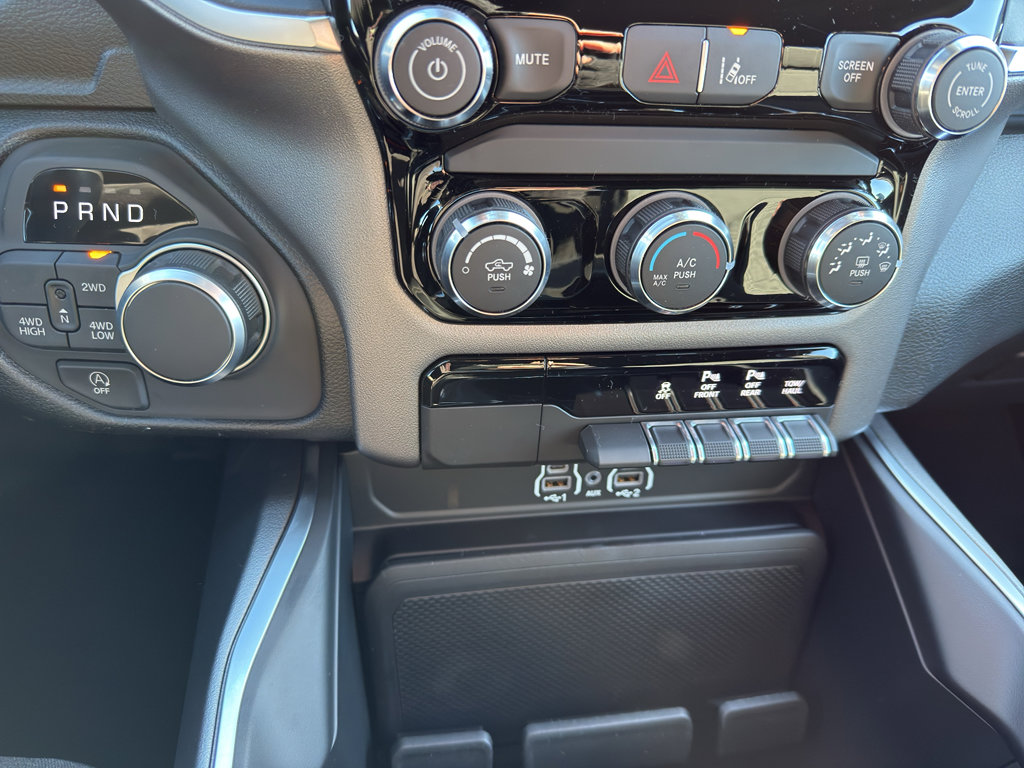 New 2026 RAM 1500 Express AWD/4WD image 21