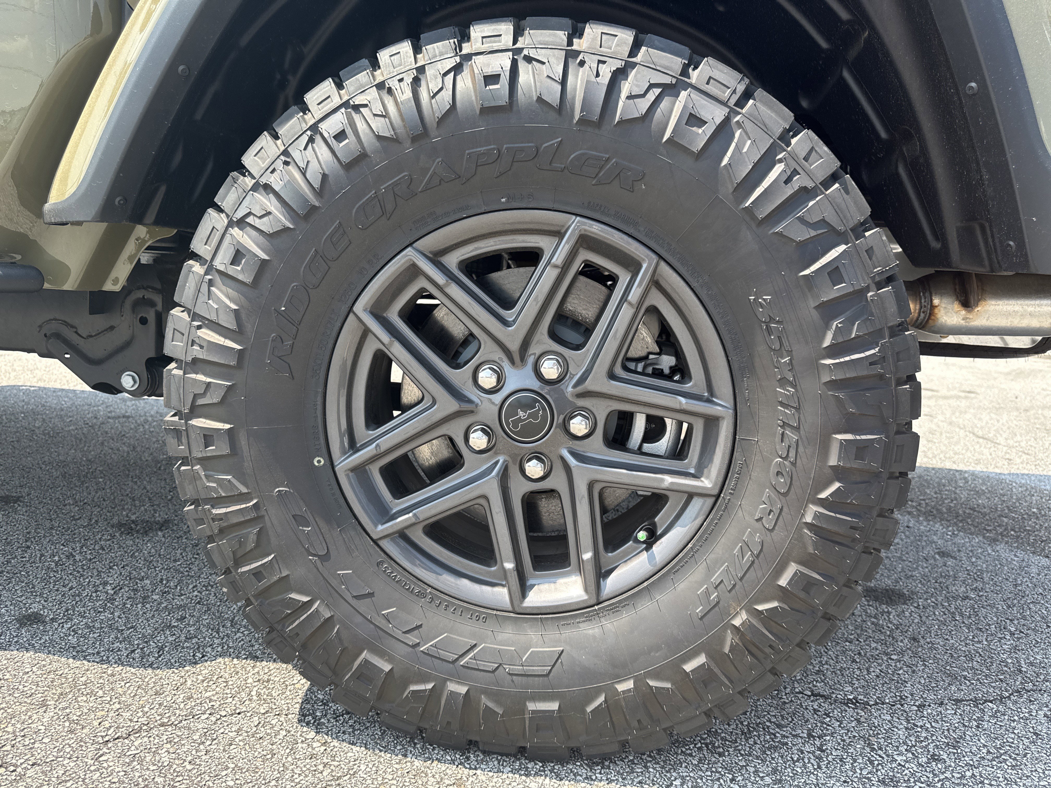 New 2025 Jeep Gladiator Sport AWD/4WD image 19