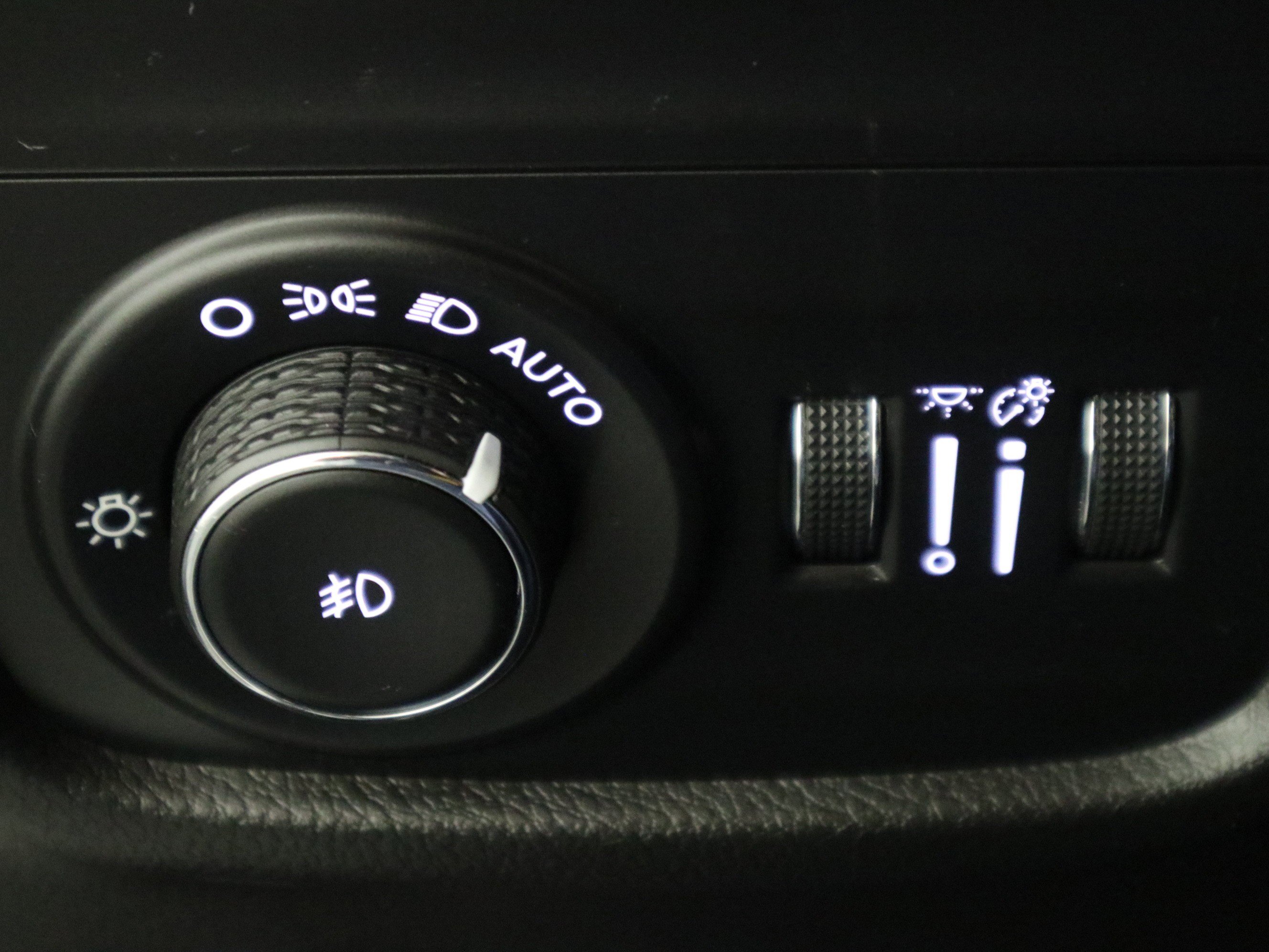 Used 2022 Jeep Grand Cherokee Overland w/ Luxury Tech Group IV image 32