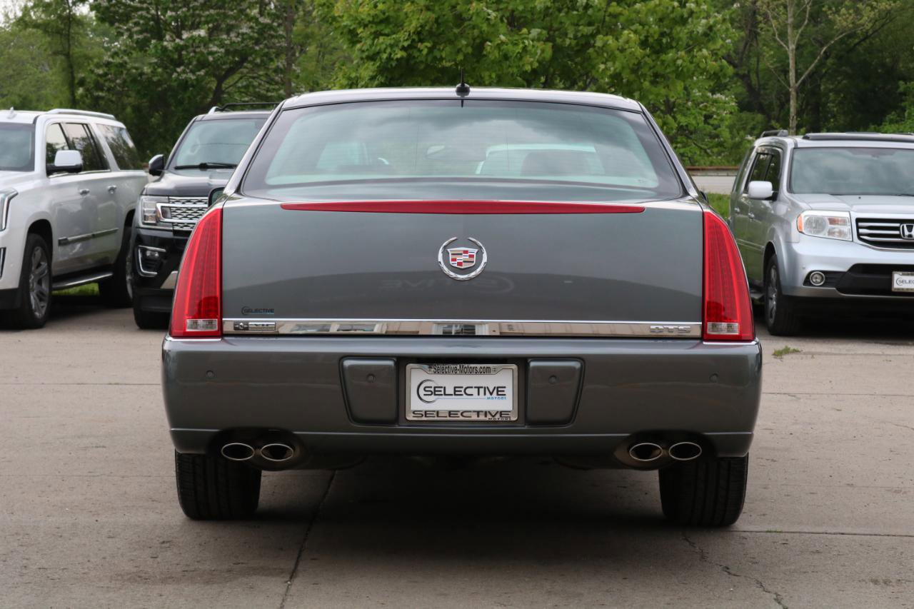 Used 2008 Cadillac DTS w/ Trunk Convenience Package FWD image 10