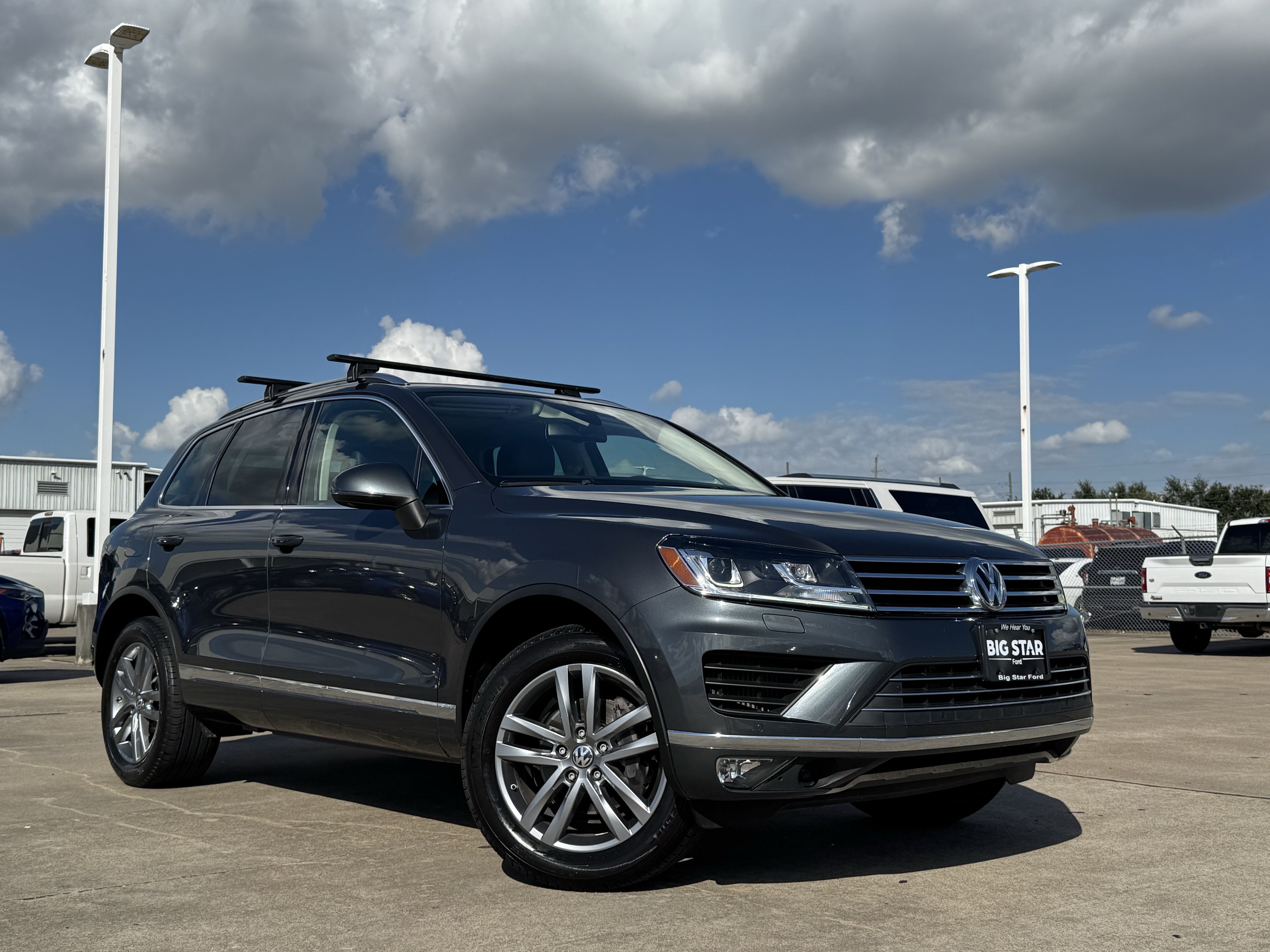 Used 2016 Volkswagen Touareg Sport AWD/4WD image 2